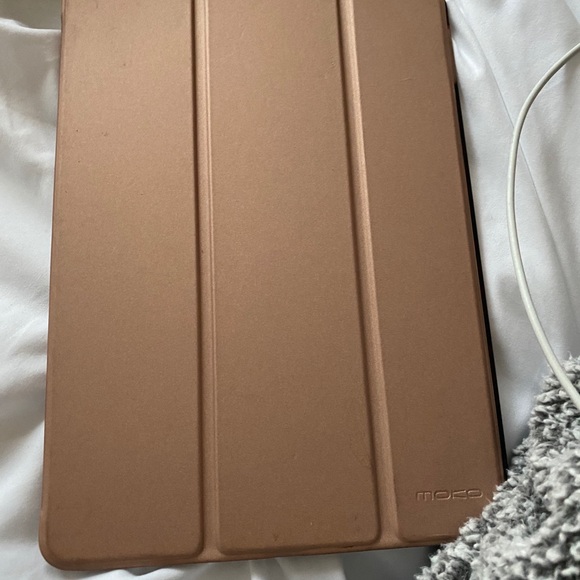 iPad - Picture 2 of 3